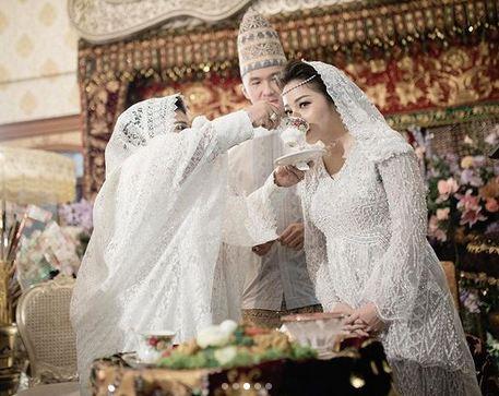 Wow ! Artis Nikita Willy Gelar 4 Bulan Kehamilan Pakai Adat Lampung, Netizen : Bangga Jadi Warga Lampung